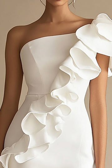 Robe moulante moulante à volants blancs à une épaule